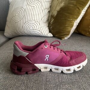 On Running Cloudflyer Women’s Size 7 Magenta/Mulberry